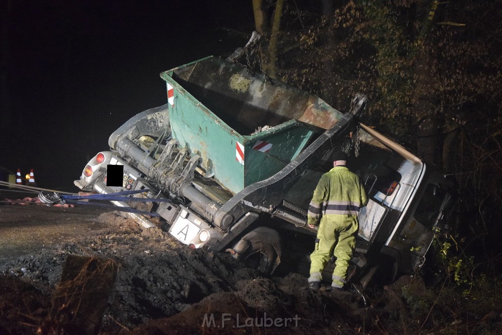 Container LKW umgestuerzt Koeln Brueck Bruecker- Dellbruecker Mauspfad P256.JPG - Miklos Laubert